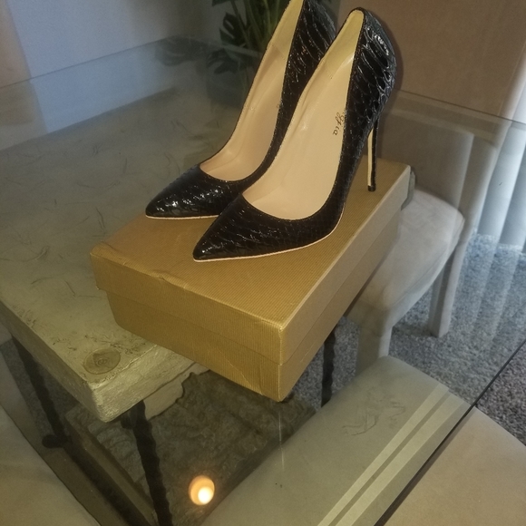 Shoes - Picture 4 of 4